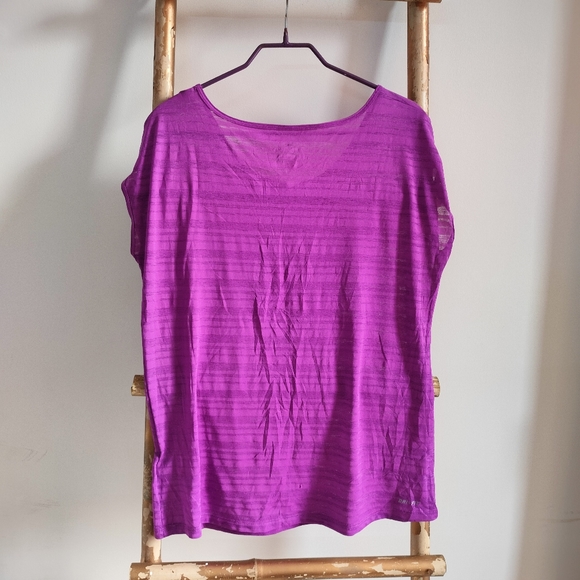 💚 Nike Dry Fit T-shirt - Picture 4 of 14